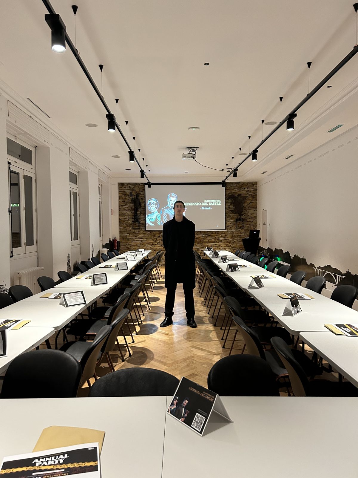 Sala corporativa, minutos antes de empezar