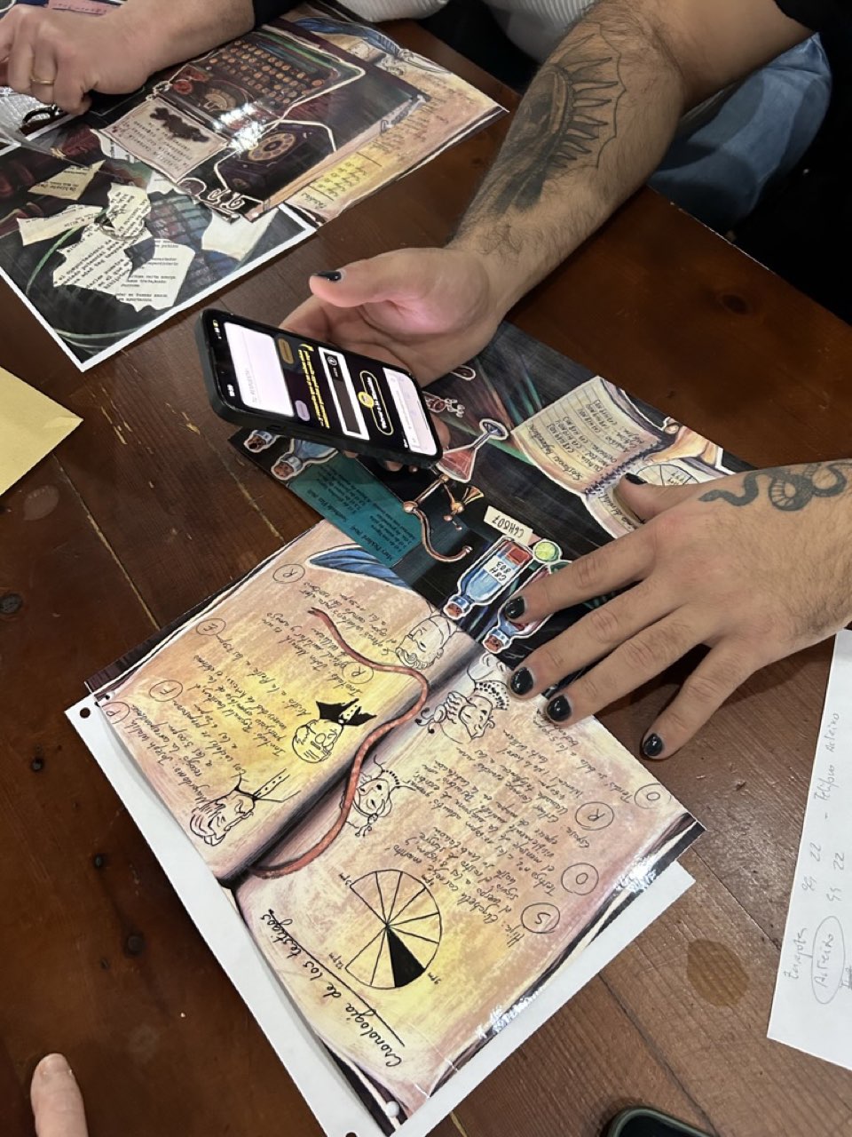 Equipo resolviendo el caso del Sastre